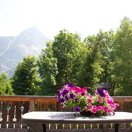 Chalet Charmant A Mont Blanc Avec Vue Sur Montagnes